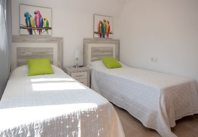 Apartamento en Manilva - Ático dúplex de 3 dormitorios, Hacienda Guadalupe Duquesa Apartamento en Manilva - Ático dúplex de 3 dormitorios, Hacienda Guadalupe Duquesa