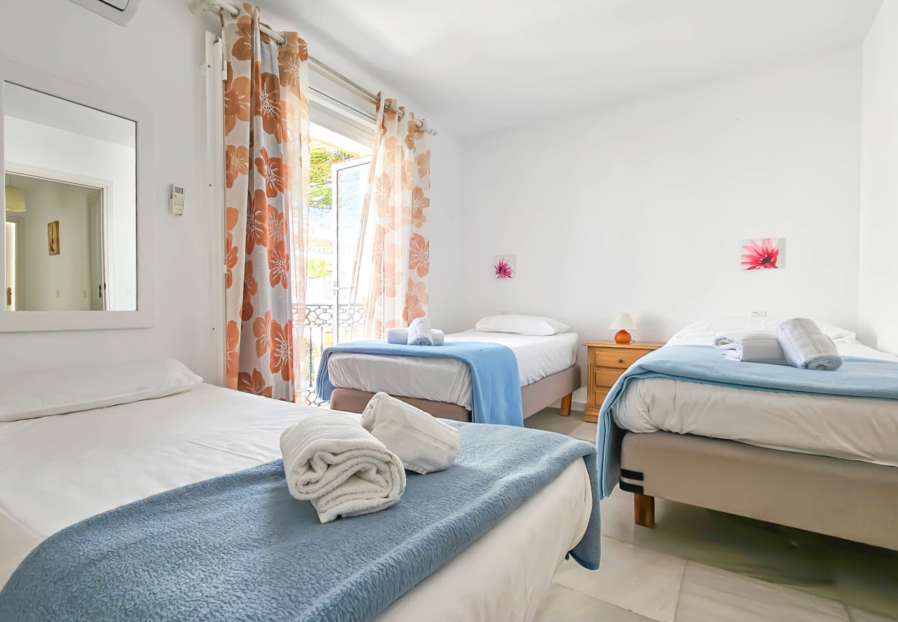 Casa adosada en La Cala de Mijas - Casa adosada de 3 dormitorios con azotea, a 100 m de la playa