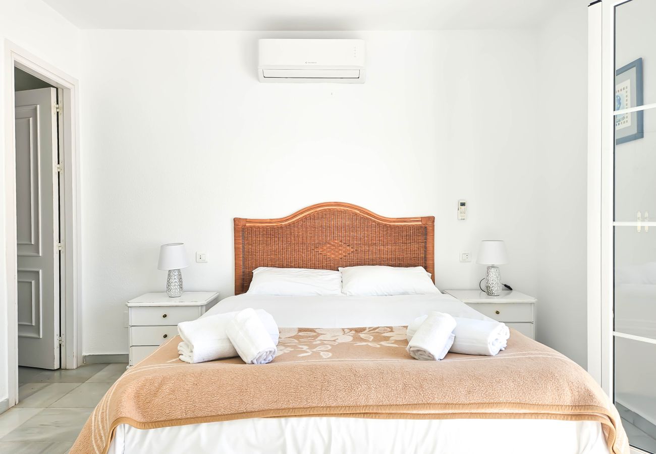Casa adosada en La Cala de Mijas - Casa adosada de 3 dormitorios con azotea, a 100 m de la playa