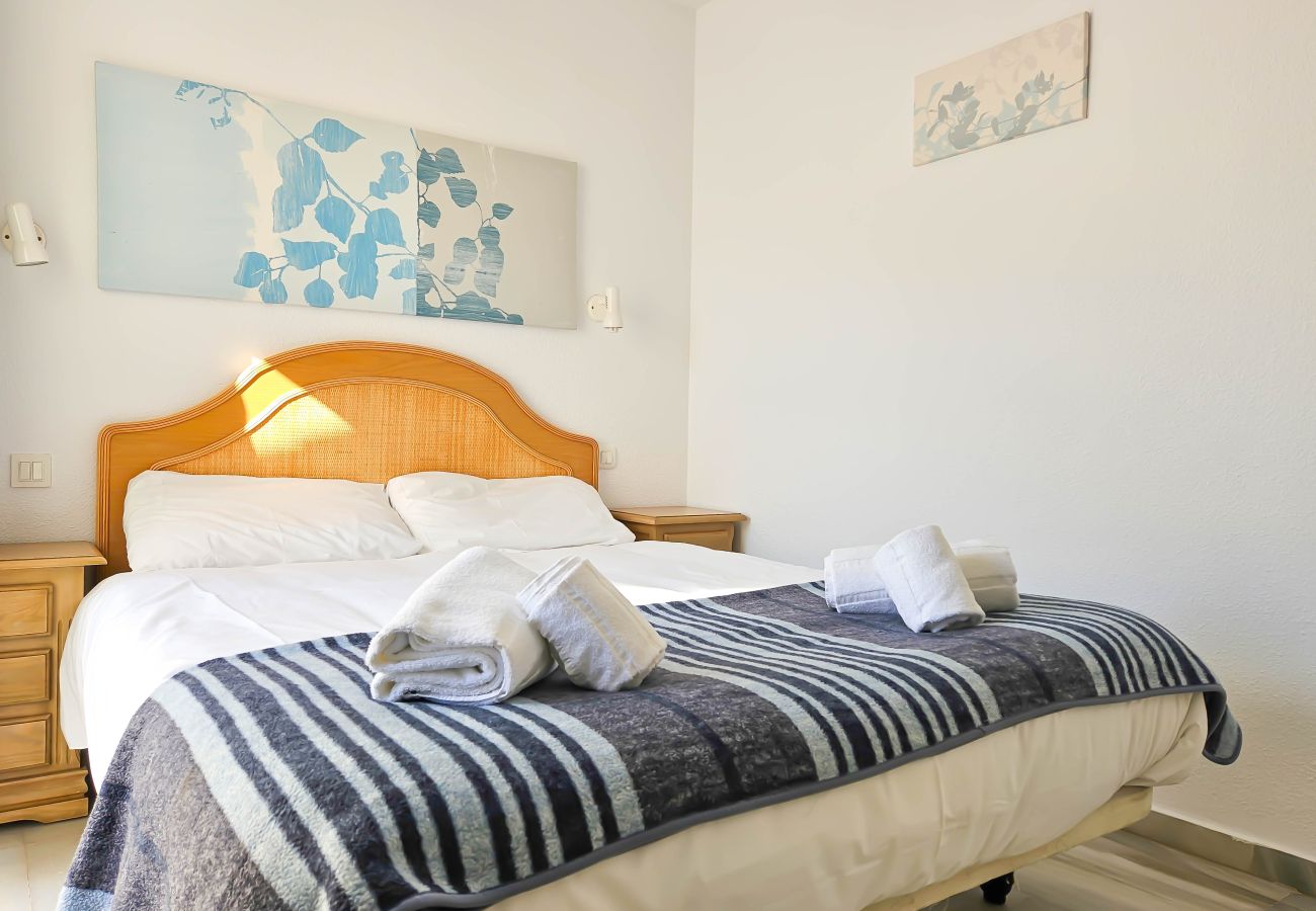 Casa adosada en La Cala de Mijas - Casa adosada de 3 dormitorios con azotea, a 100 m de la playa