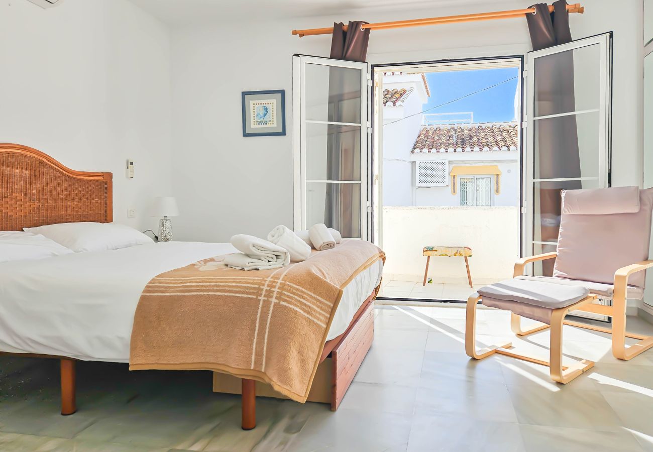 Casa adosada en La Cala de Mijas - Casa adosada de 3 dormitorios con azotea, a 100 m de la playa