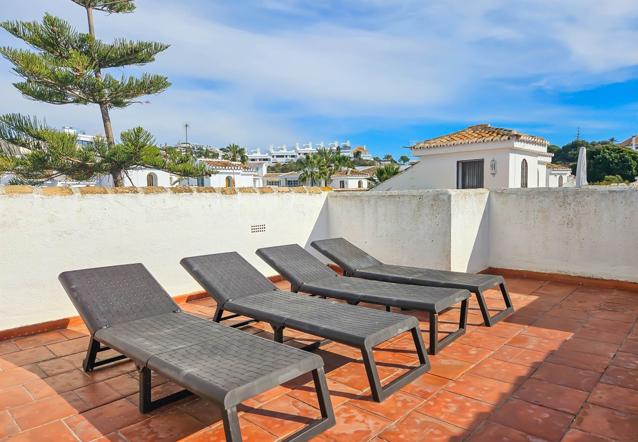 Casa adosada en La Cala de Mijas - Casa adosada de 3 dormitorios con azotea, a 100 m de la playa