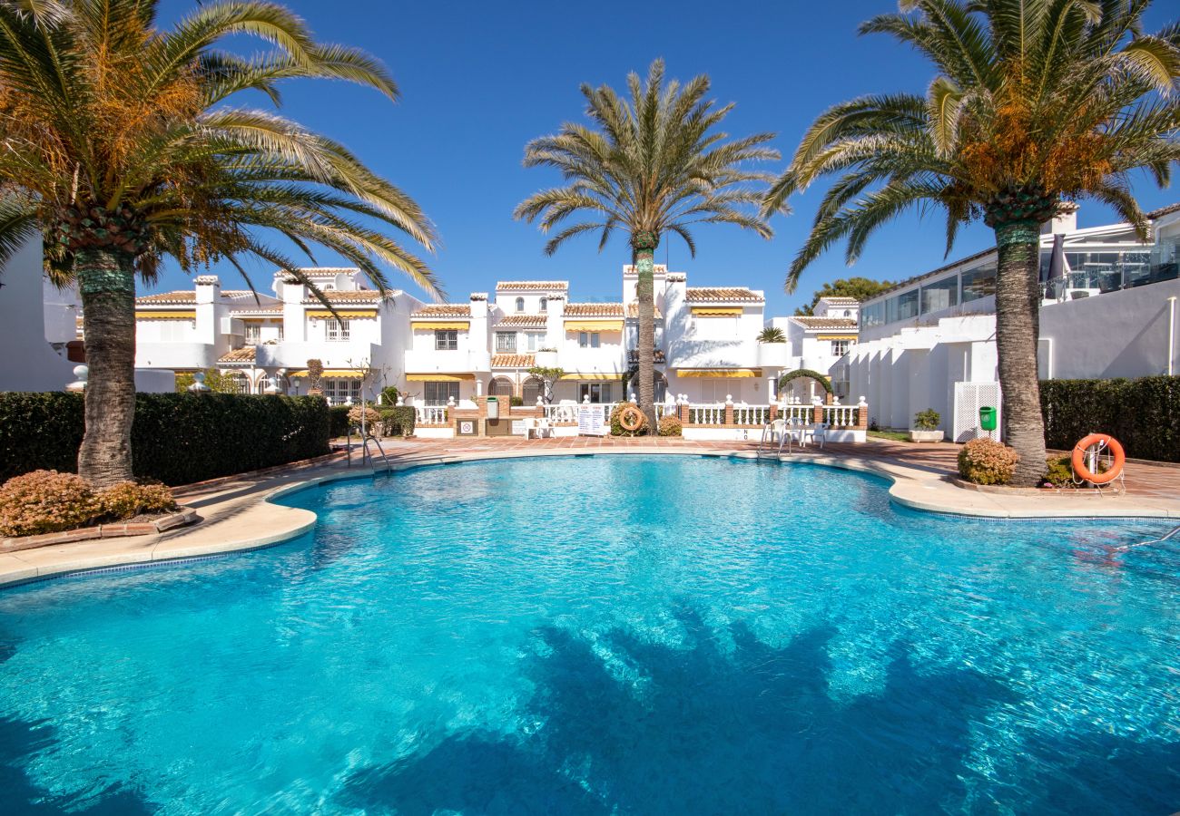 Casa adosada en La Cala de Mijas - Casa adosada de 3 dormitorios con azotea, a 100 m de la playa