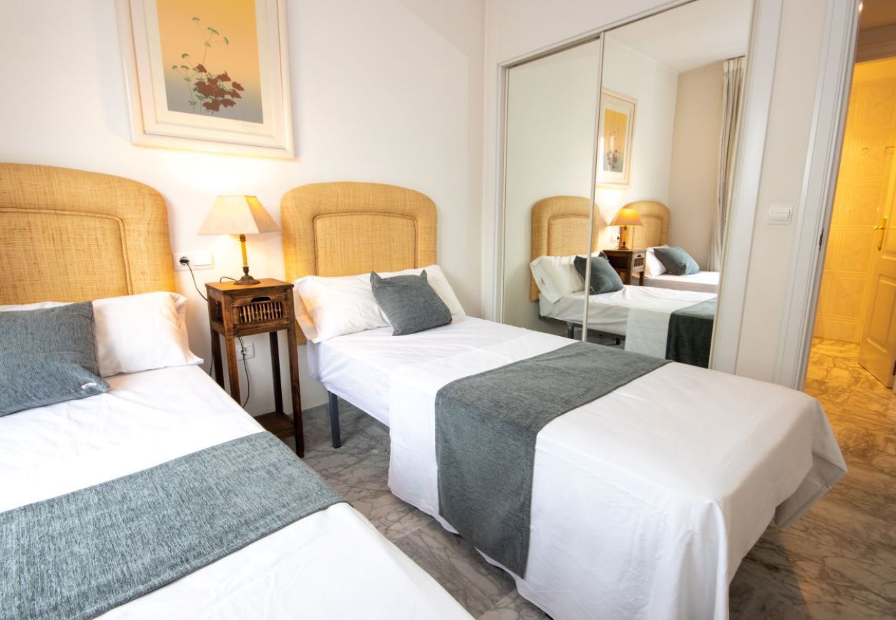 Apartamento en Marbella - Puerto Banús, a 400 metros de la playa.