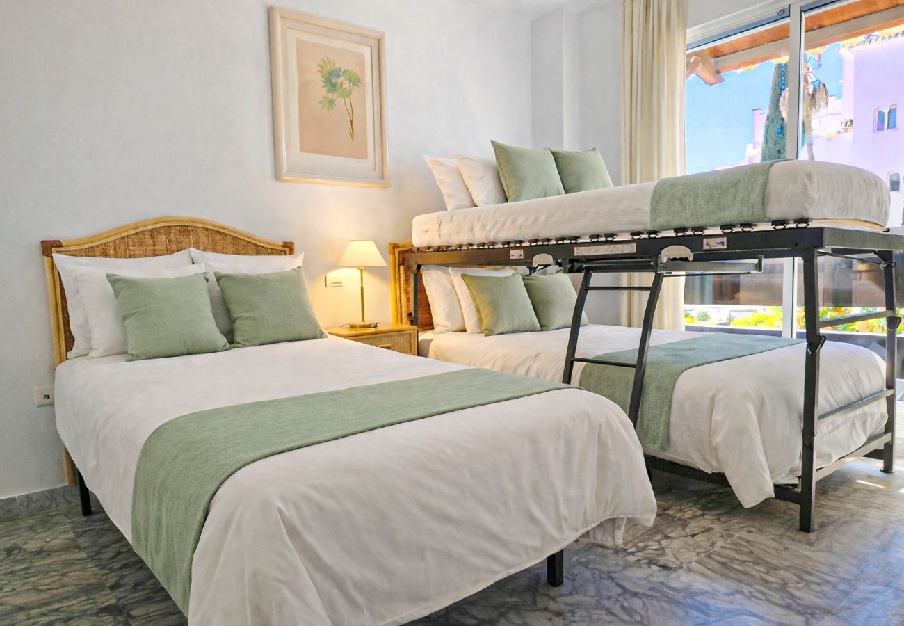 Apartamento en Marbella - Puerto Banús, a 400 metros de la playa.