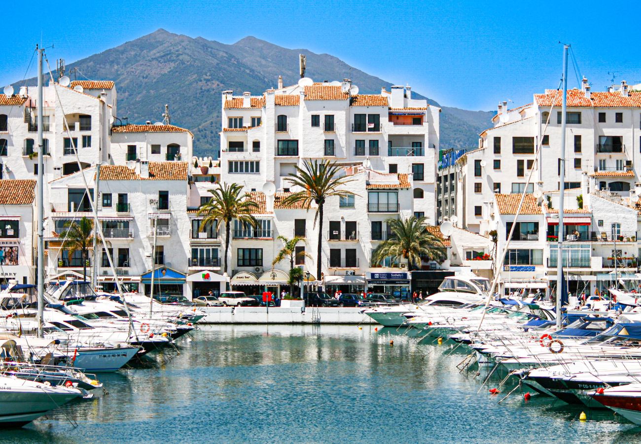 Apartamento en Marbella - Puerto Banús, a 400 metros de la playa.