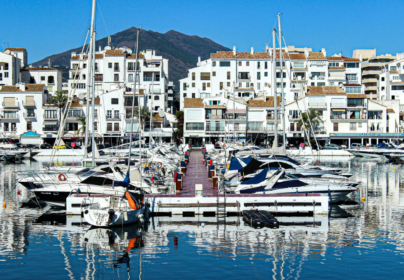 Apartamento en Marbella - Puerto Banús, a 400 metros de la playa.