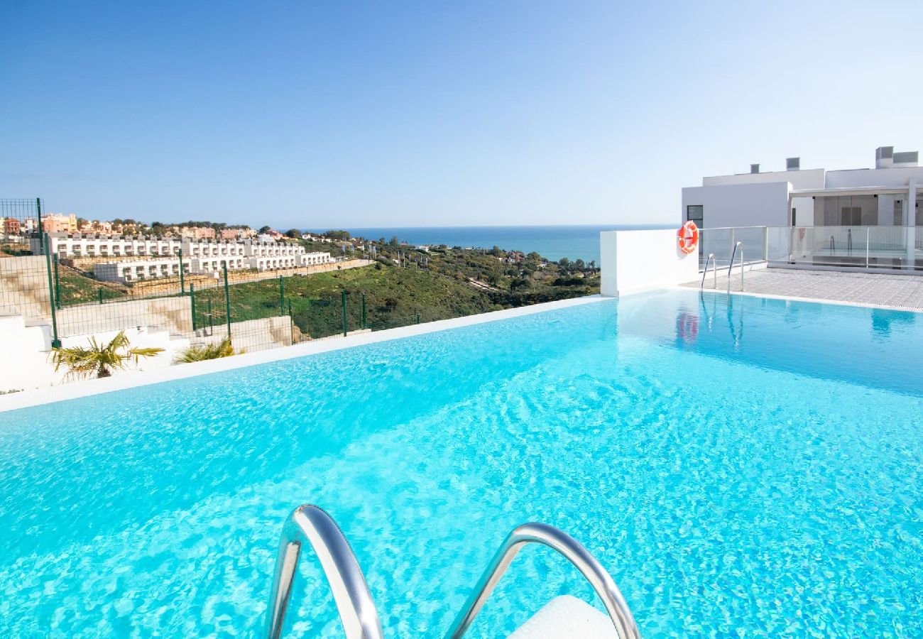 Apartamento en Manilva - Impresionantes vistas al mar y azotea, Manilva