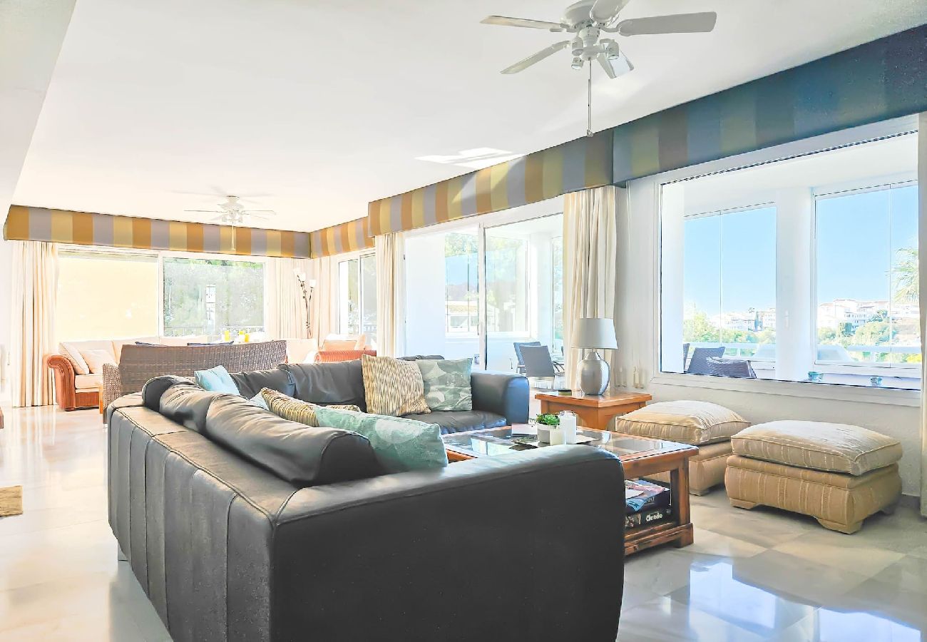 Apartamento en Mijas Costa - Atico de dos dormitorios en Miraflores con vistas al mar