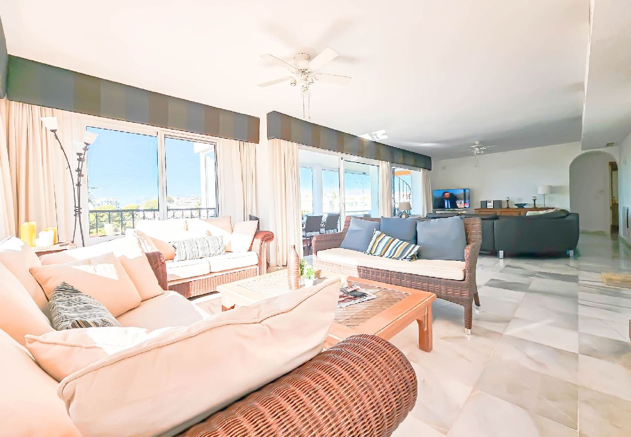 Apartamento en Mijas Costa - Atico de dos dormitorios en Miraflores con vistas al mar