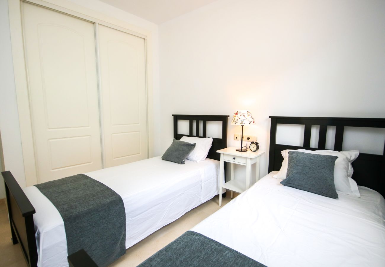 Apartamento en Marbella - Precioso apartamento de 2 dormitorios cerca del golf Los Lagos Elviria