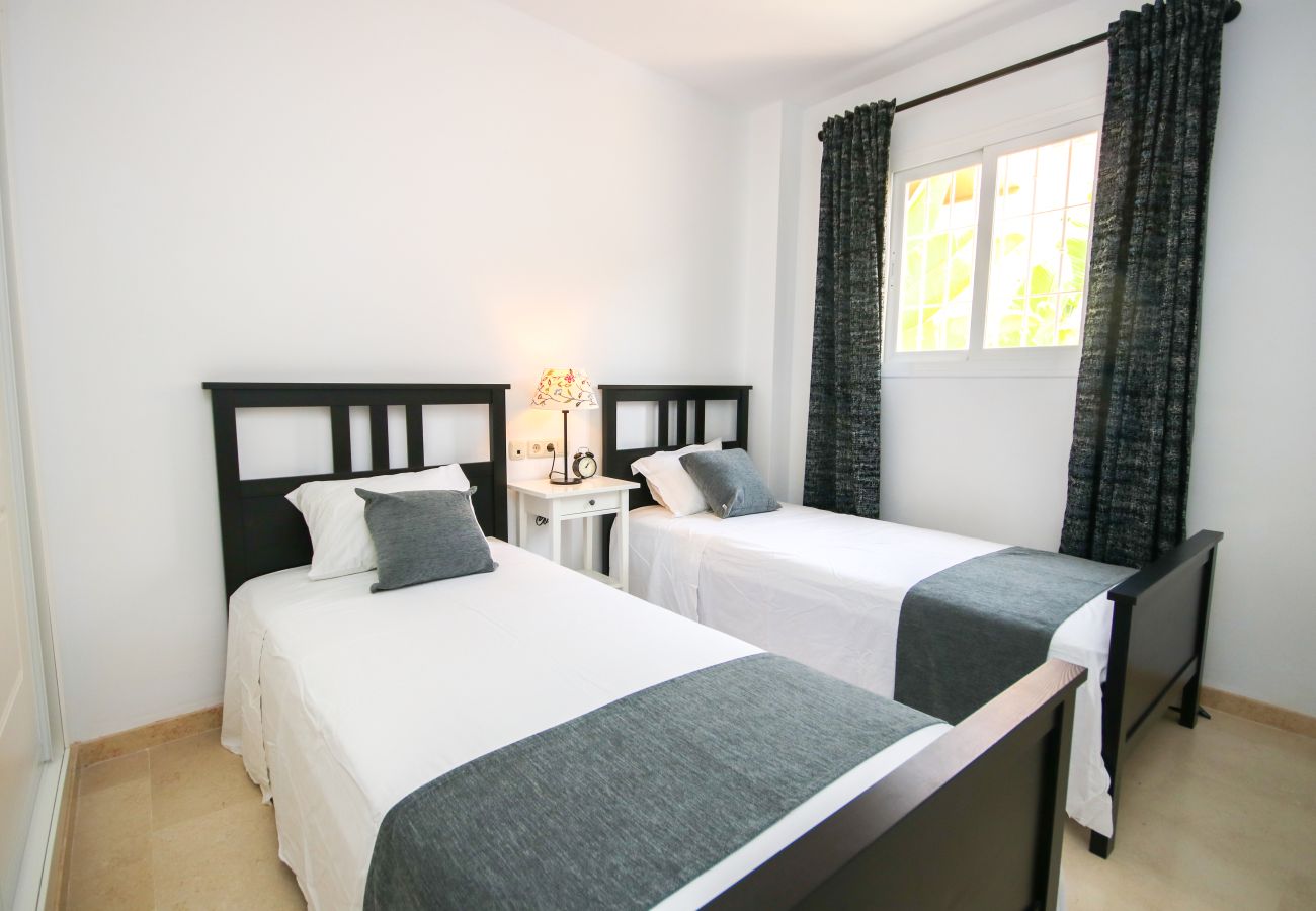 Apartamento en Marbella - Precioso apartamento de 2 dormitorios cerca del golf Los Lagos Elviria