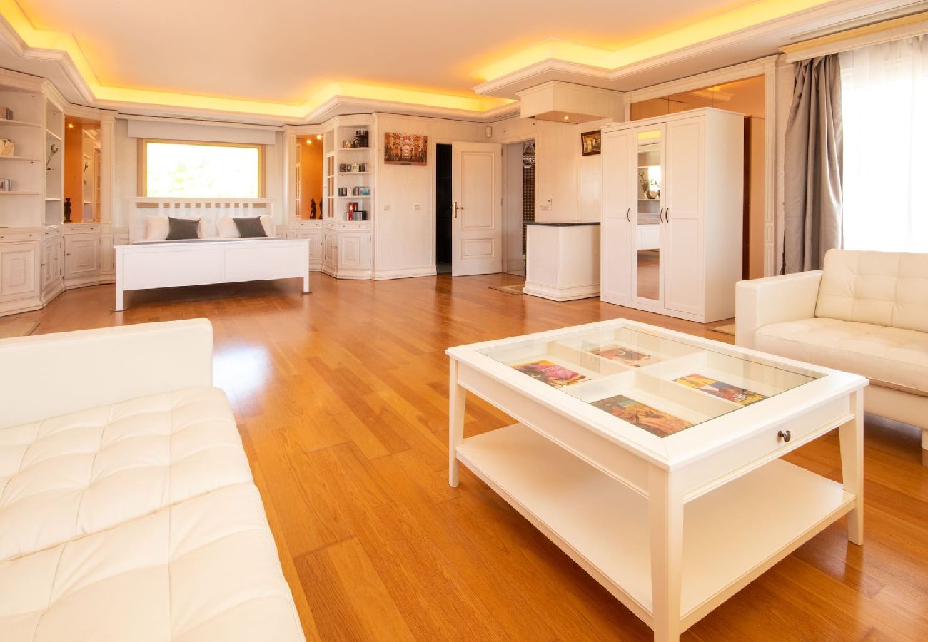 Villa en Mijas Costa - Villa de 7 dormitorios con increíbles instalaciones en Mijas Golf