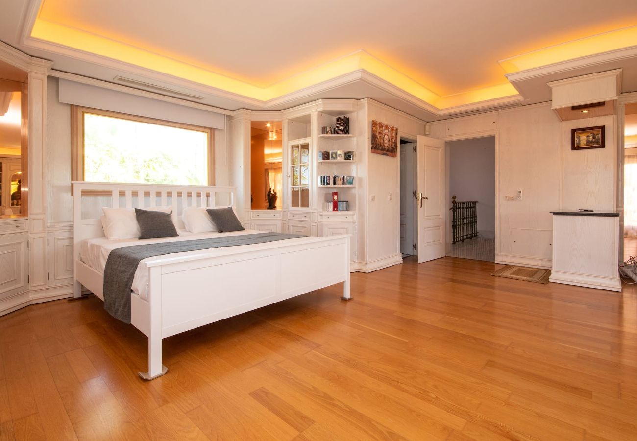 Villa en Mijas Costa - Villa de 7 dormitorios con increíbles instalaciones en Mijas Golf