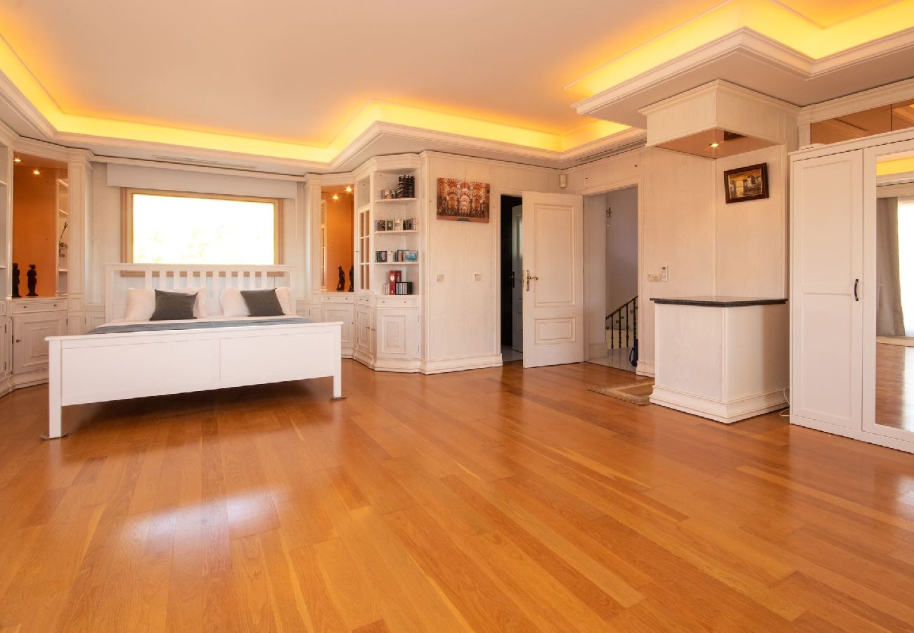 Villa en Mijas Costa - Villa de 7 dormitorios con increíbles instalaciones en Mijas Golf