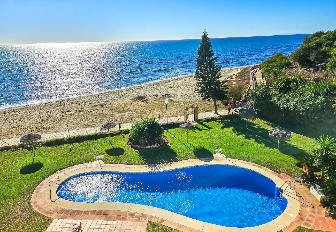 Apartamento en Mijas Costa - Ático en primera línea de playa con vistas al mar y barbacoa