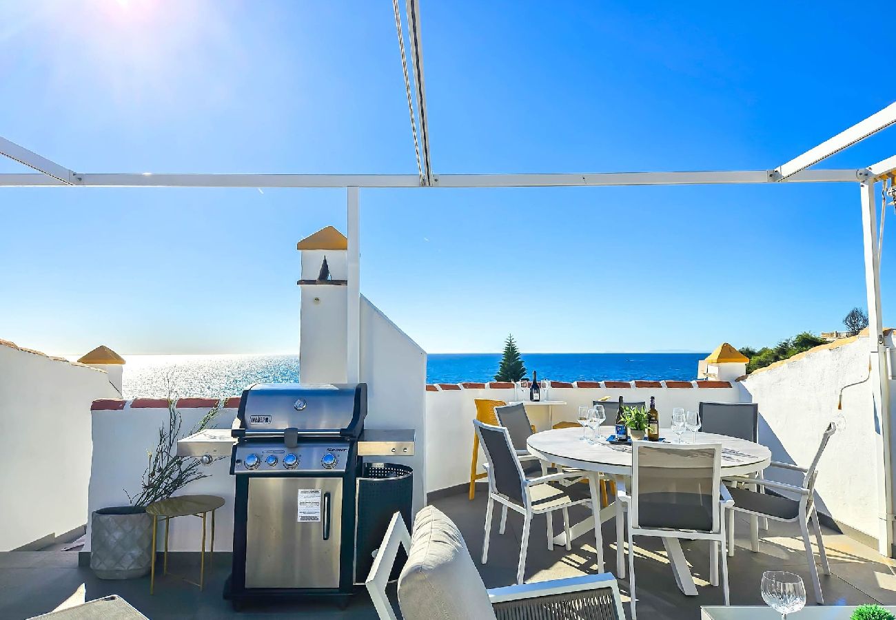Apartamento en Mijas Costa - Ático en primera línea de playa con vistas al mar y barbacoa