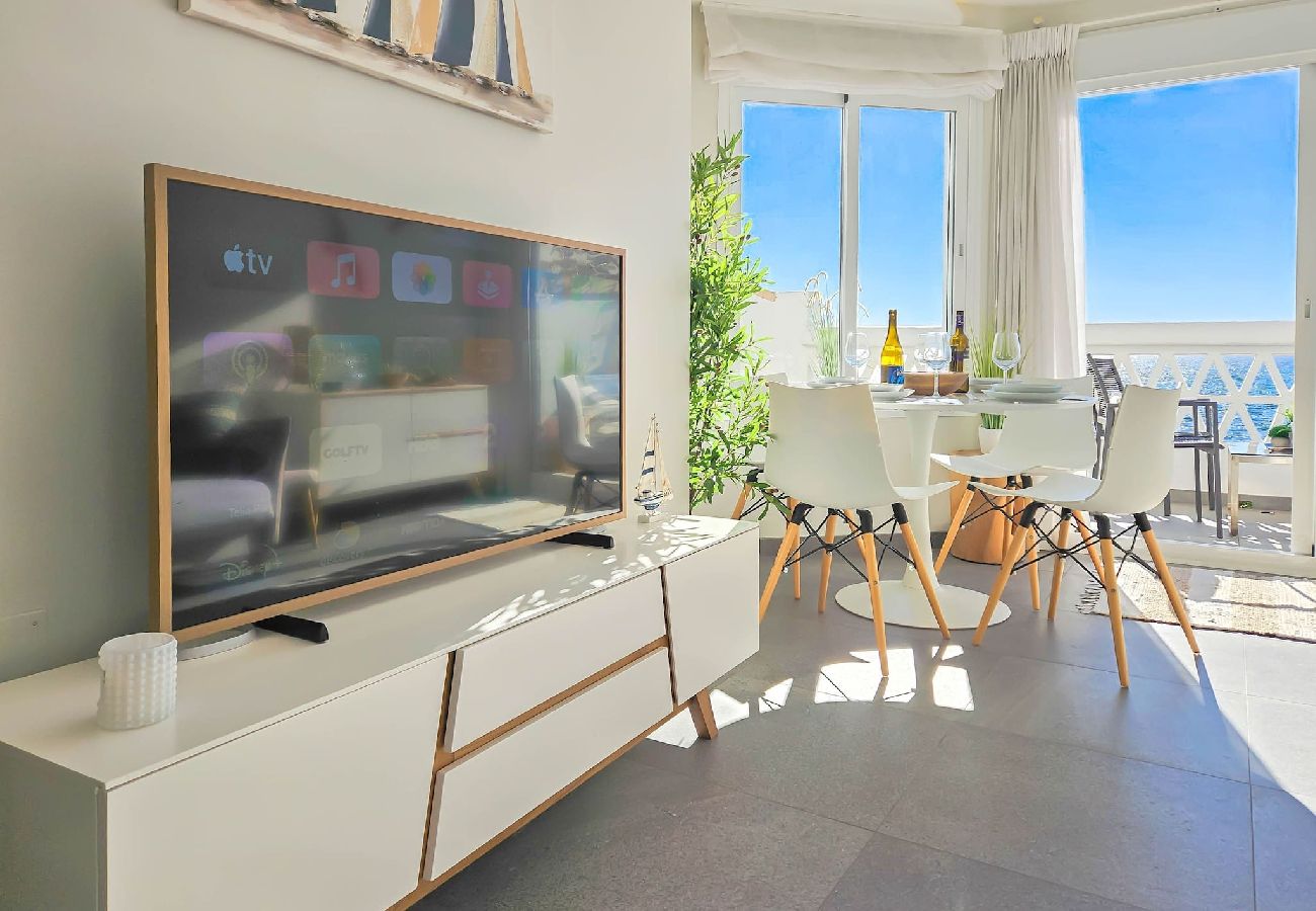 Apartamento en Mijas Costa - Ático en primera línea de playa con vistas al mar y barbacoa