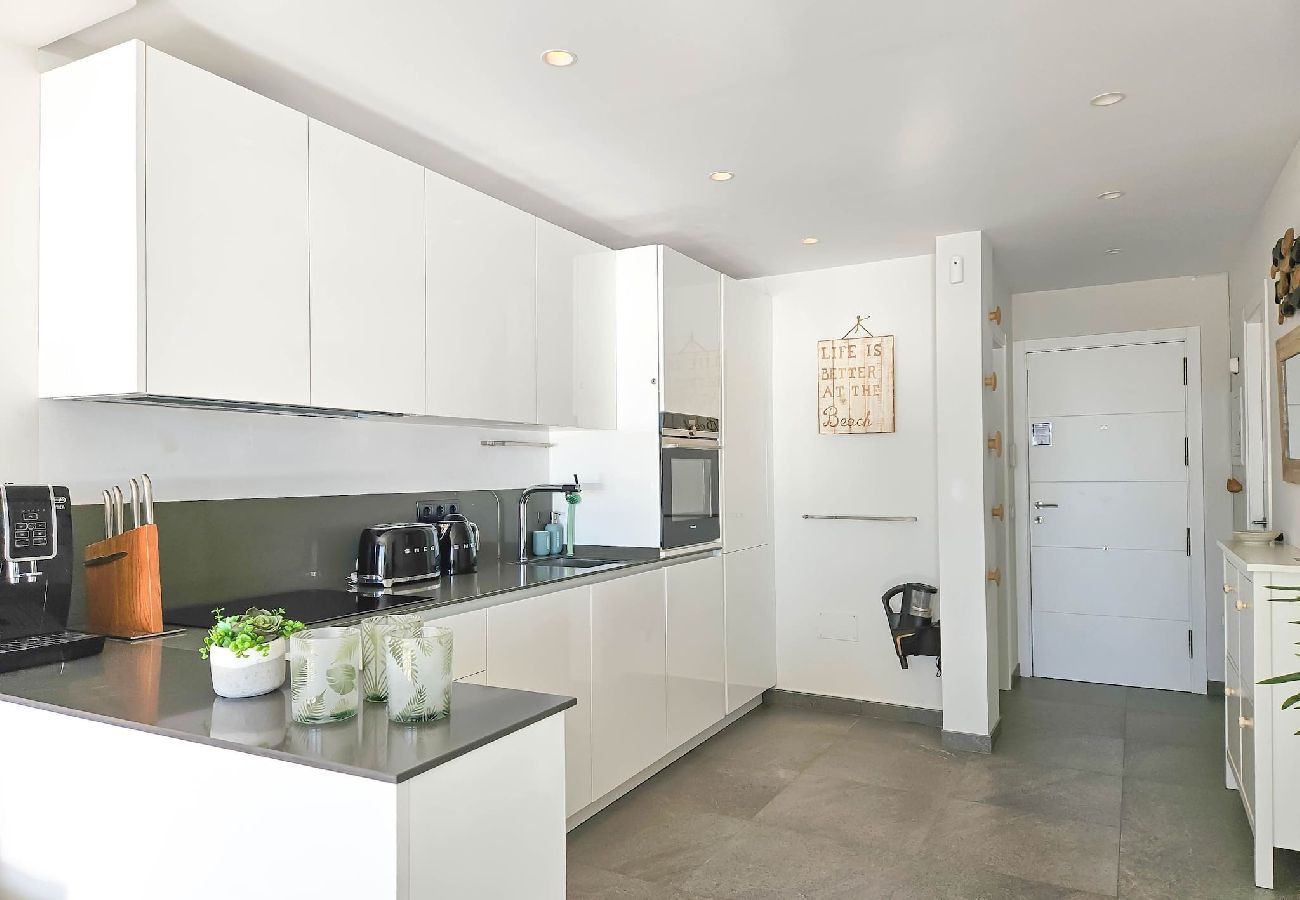 Apartamento en Mijas Costa - Ático en primera línea de playa con vistas al mar y barbacoa
