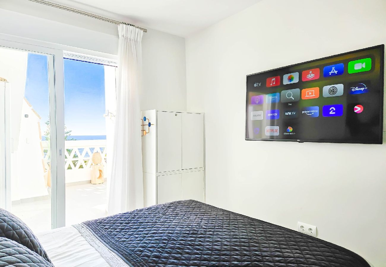 Apartamento en Mijas Costa - Ático en primera línea de playa con vistas al mar y barbacoa
