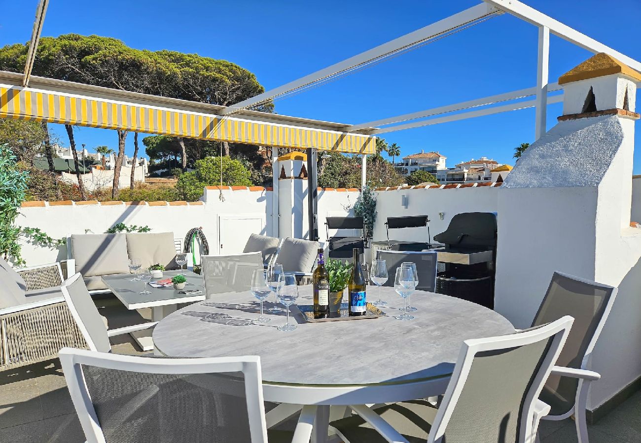 Apartamento en Mijas Costa - Ático en primera línea de playa con vistas al mar y barbacoa
