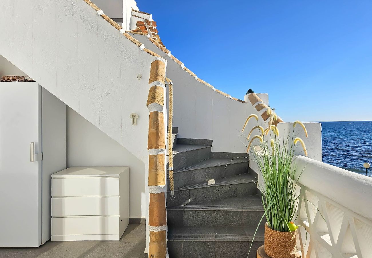 Apartamento en Mijas Costa - Ático en primera línea de playa con vistas al mar y barbacoa