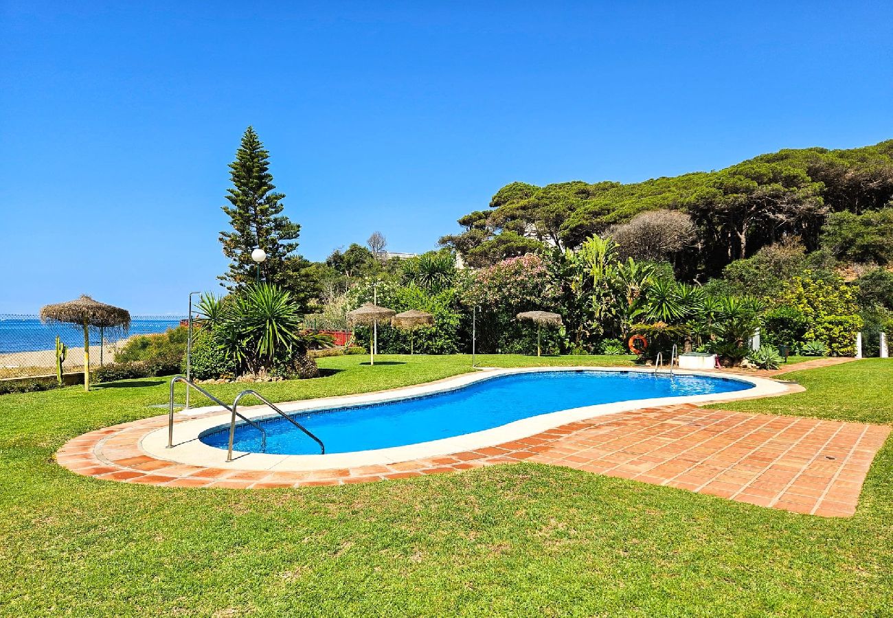 Apartamento en Mijas Costa - Ático en primera línea de playa con vistas al mar y barbacoa