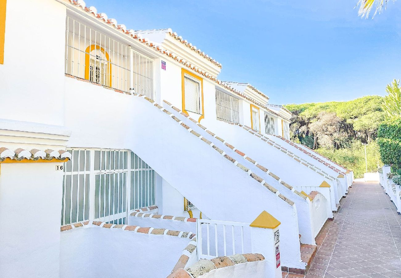 Apartamento en Mijas Costa - Ático en primera línea de playa con vistas al mar y barbacoa