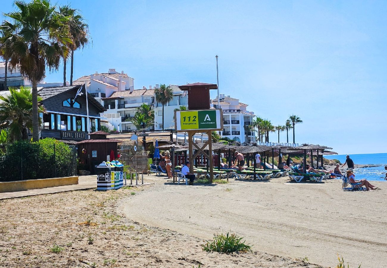 Apartamento en Mijas Costa - Ático en primera línea de playa con vistas al mar y barbacoa