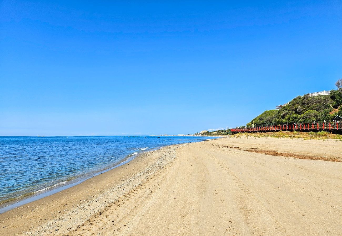 Apartamento en Mijas Costa - Ático en primera línea de playa con vistas al mar y barbacoa
