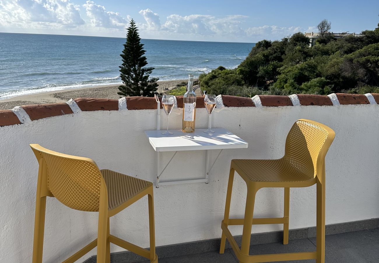 Apartamento en Mijas Costa - Ático en primera línea de playa con vistas al mar y barbacoa