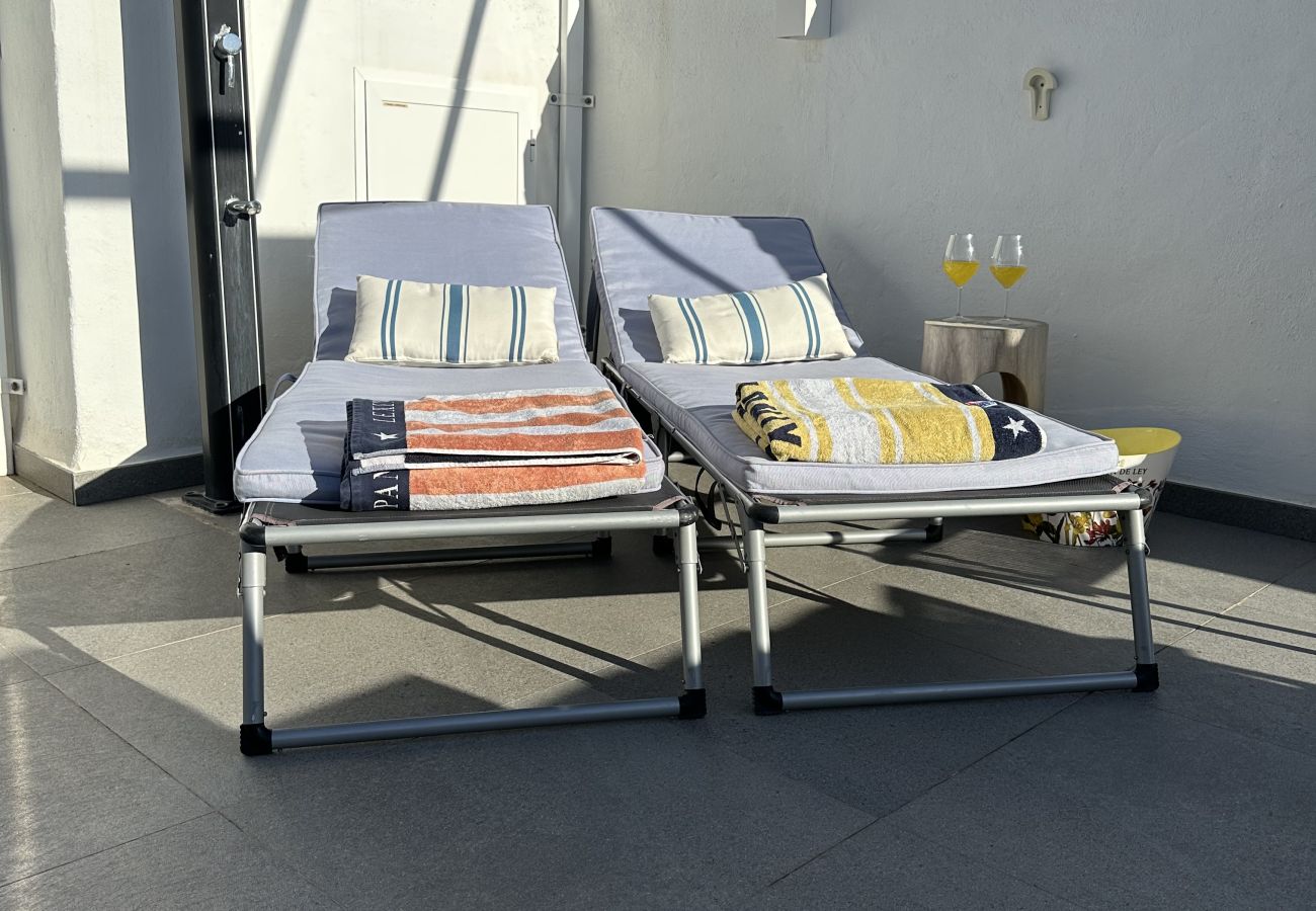 Apartamento en Mijas Costa - Ático en primera línea de playa con vistas al mar y barbacoa