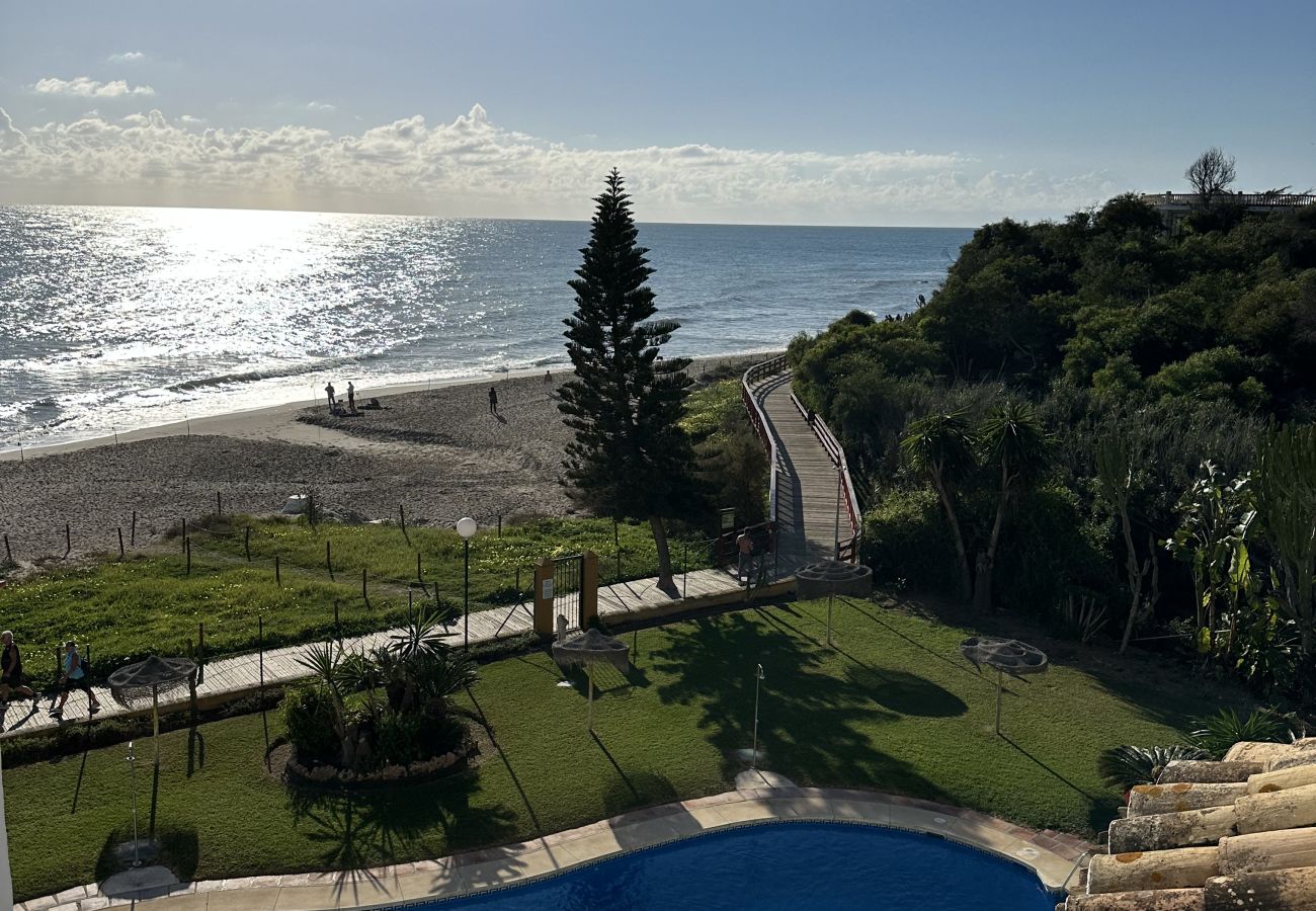 Apartamento en Mijas Costa - Ático en primera línea de playa con vistas al mar y barbacoa