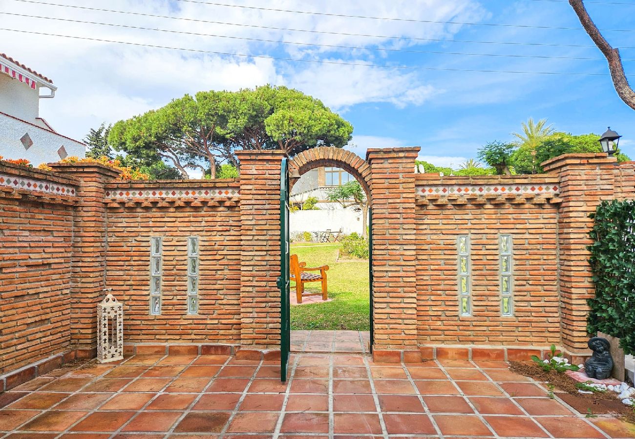 Casa adosada en Mijas Costa - Casa de dos dormitorios en Calahonda a solo 1 km de la playa