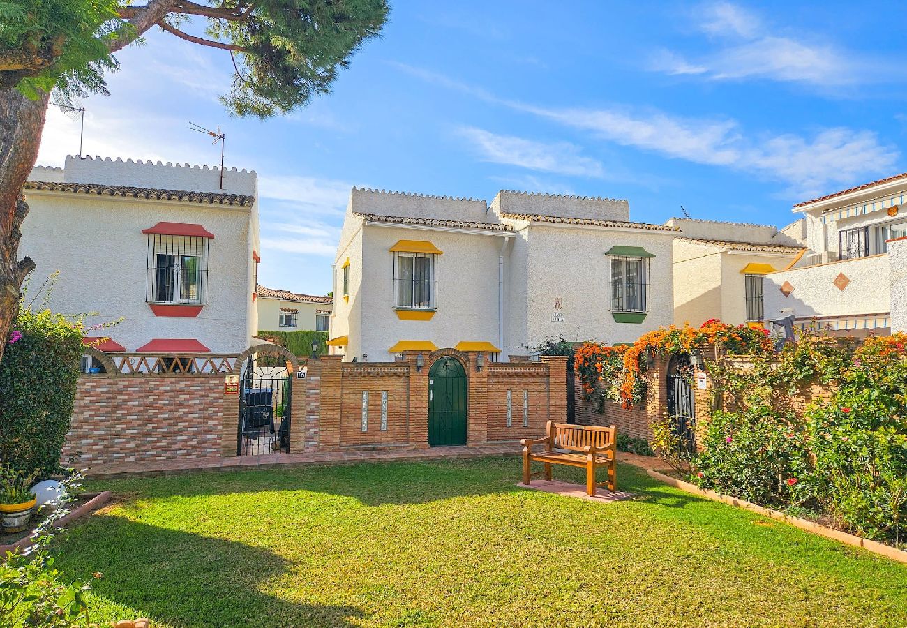 Casa adosada en Mijas Costa - Casa de dos dormitorios en Calahonda a solo 1 km de la playa