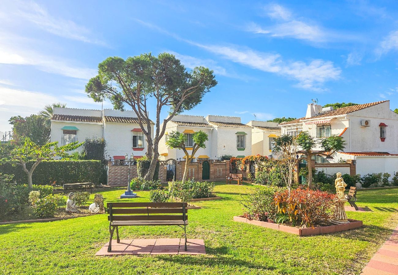 Casa adosada en Mijas Costa - Casa de dos dormitorios en Calahonda a solo 1 km de la playa