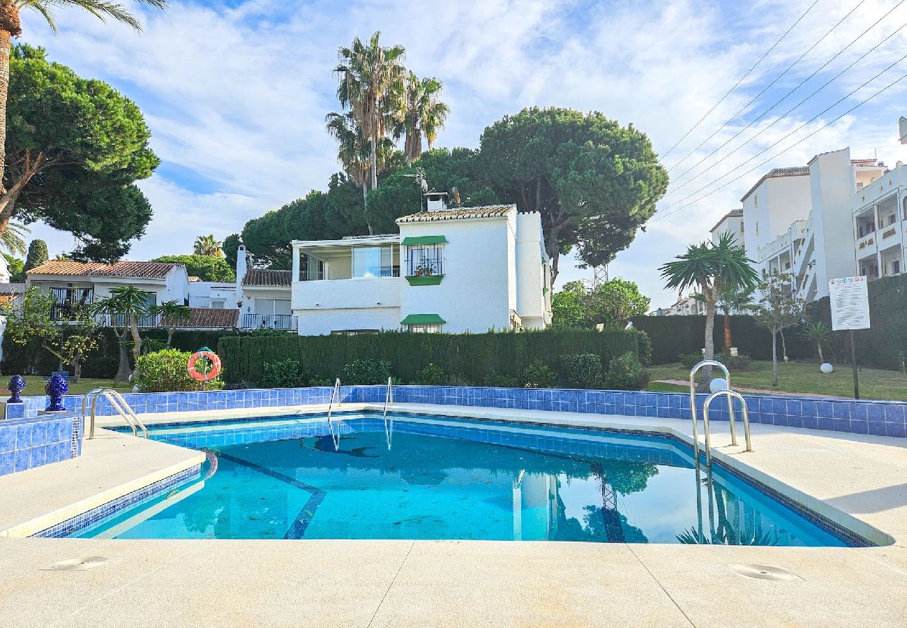 Casa adosada en Mijas Costa - Casa de dos dormitorios en Calahonda a solo 1 km de la playa