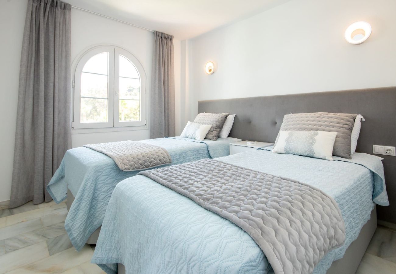 Apartamento en Mijas Costa - Apartamento de 2 dormitorios recientemente renovado Miraflores con vistas al mar