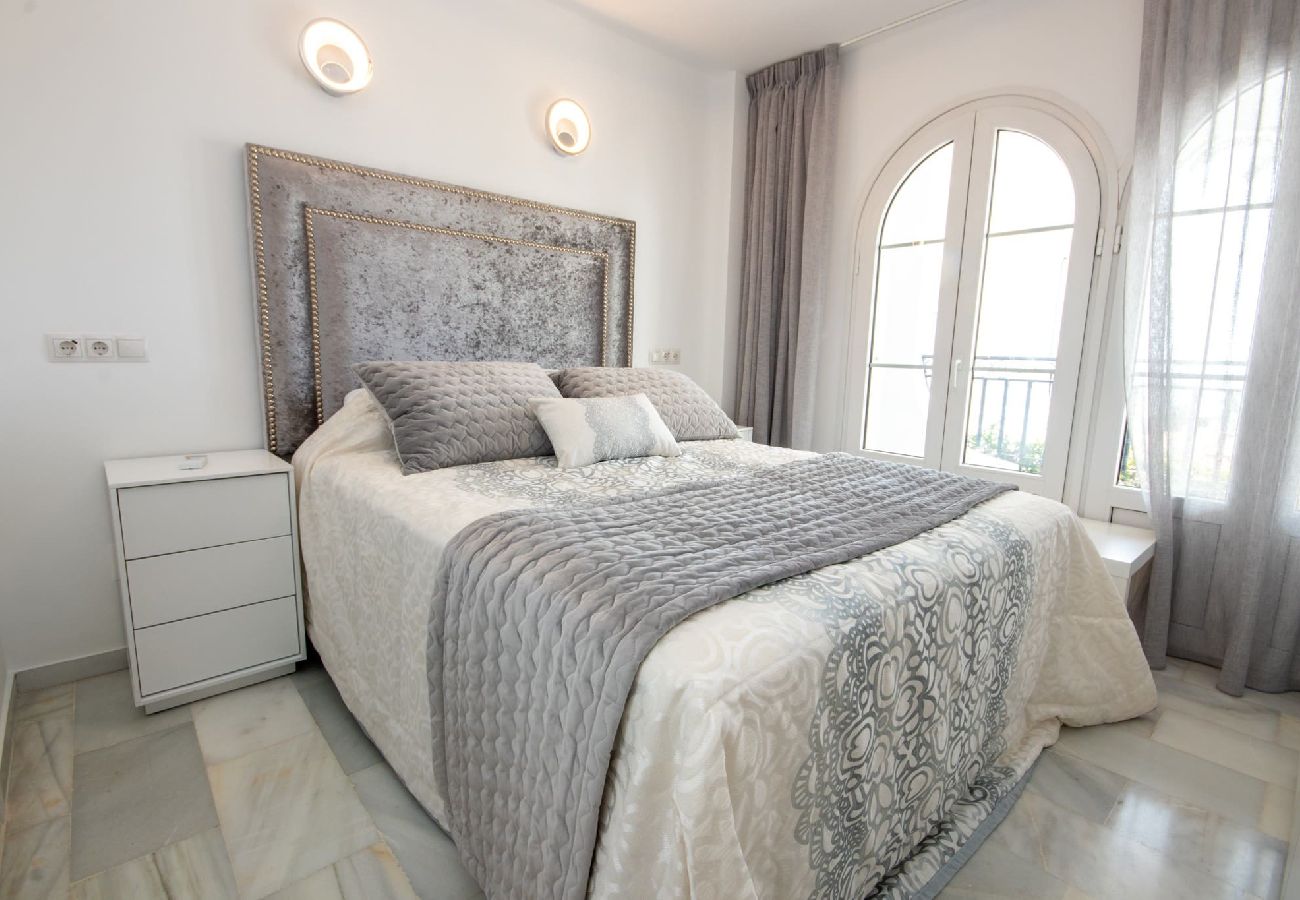 Apartamento en Mijas Costa - Apartamento de 2 dormitorios recientemente renovado Miraflores con vistas al mar
