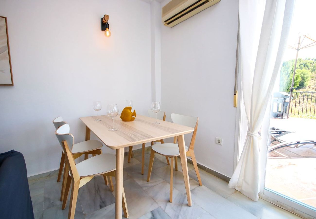 Casa adosada en Mijas Costa - Casa adosada de cuatro dormitorios en Benalmádena con barbacoa