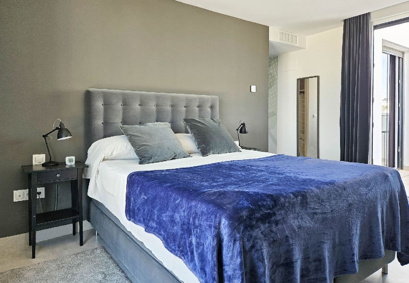Apartamento en La Cala de Mijas - Ático con 2 grandes terrazas y una pequeña piscina 
