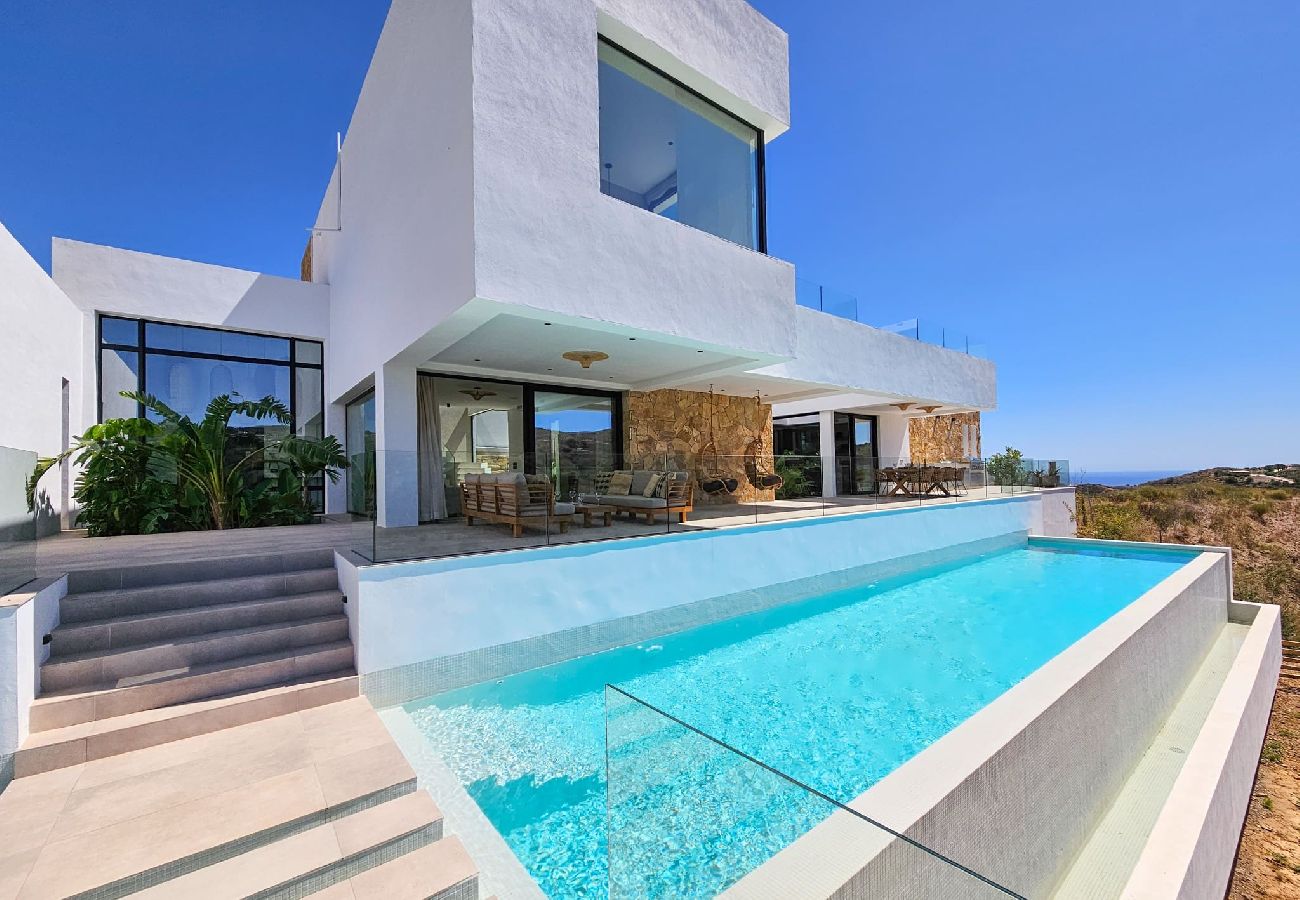 Villa en La Cala de Mijas - Villa elegante con piscina privada y gimnasio al aire libre