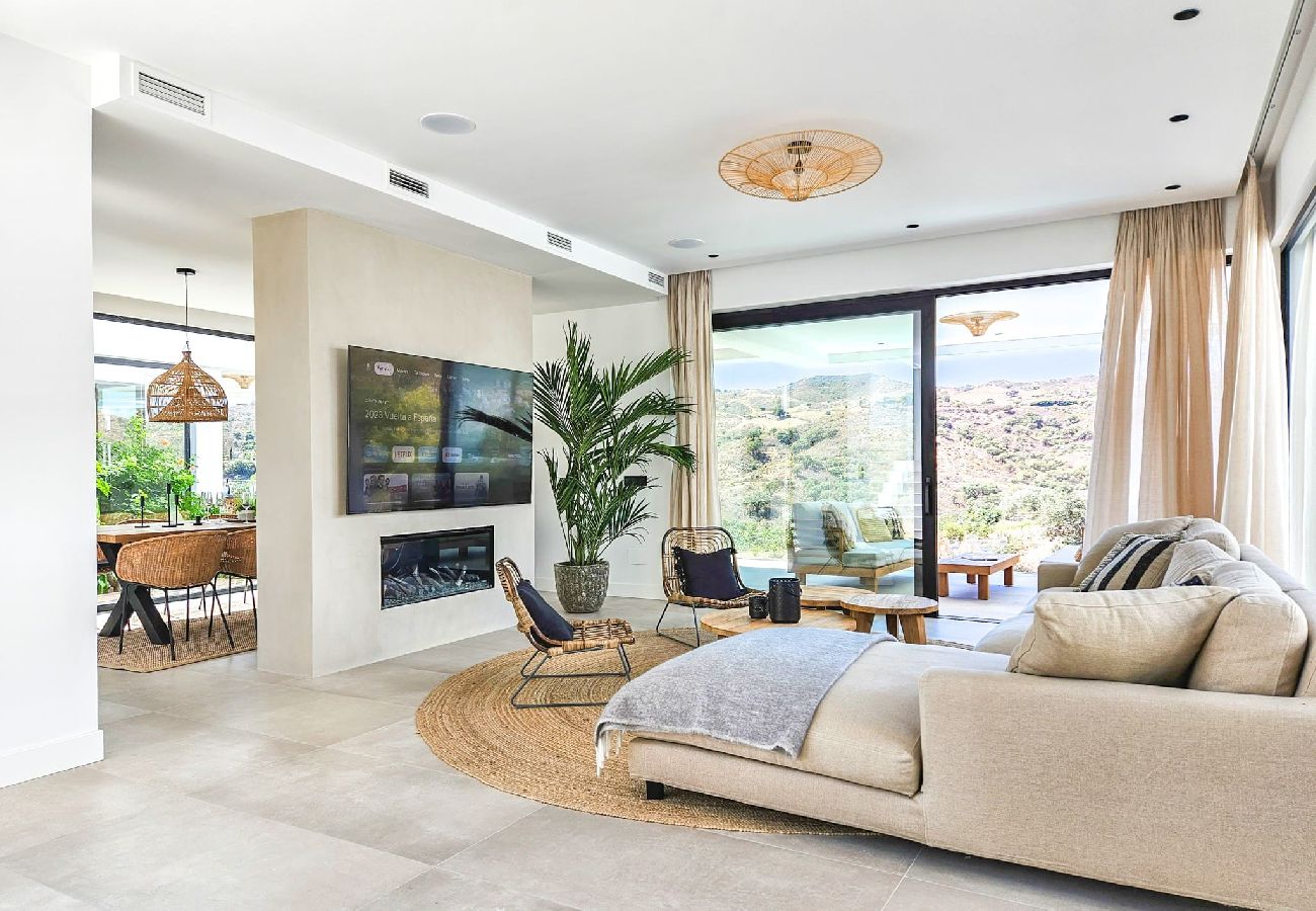 Villa en La Cala de Mijas - Villa elegante con piscina privada y gimnasio al aire libre