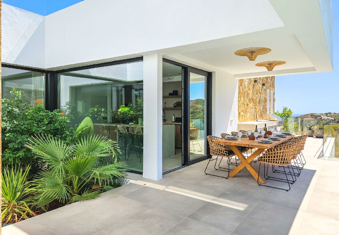 Villa en La Cala de Mijas - Villa elegante con piscina privada y gimnasio al aire libre