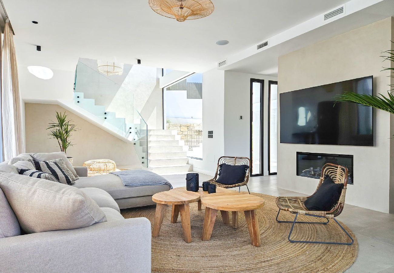 Villa en La Cala de Mijas - Villa elegante con piscina privada y gimnasio al aire libre