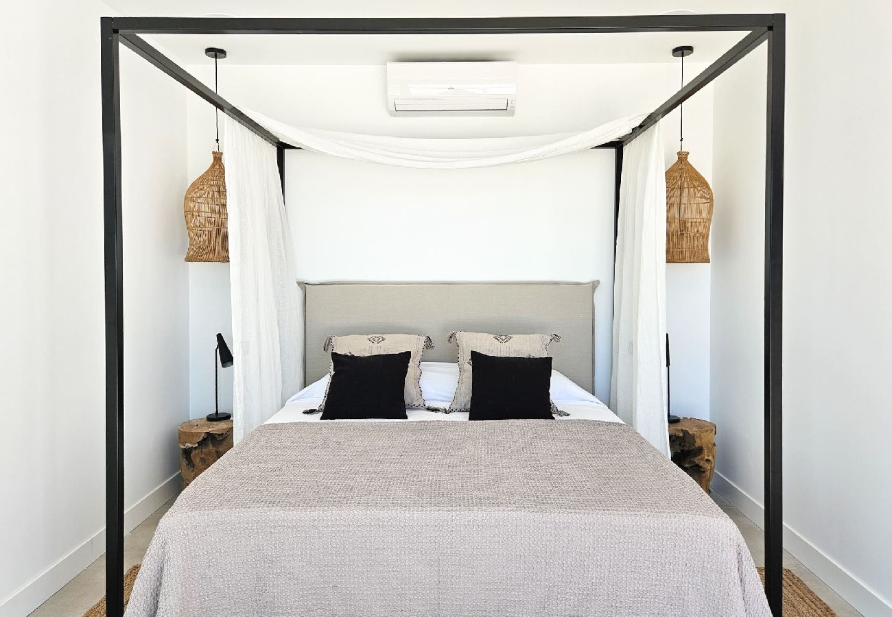 Villa en La Cala de Mijas - Villa elegante con piscina privada y gimnasio al aire libre