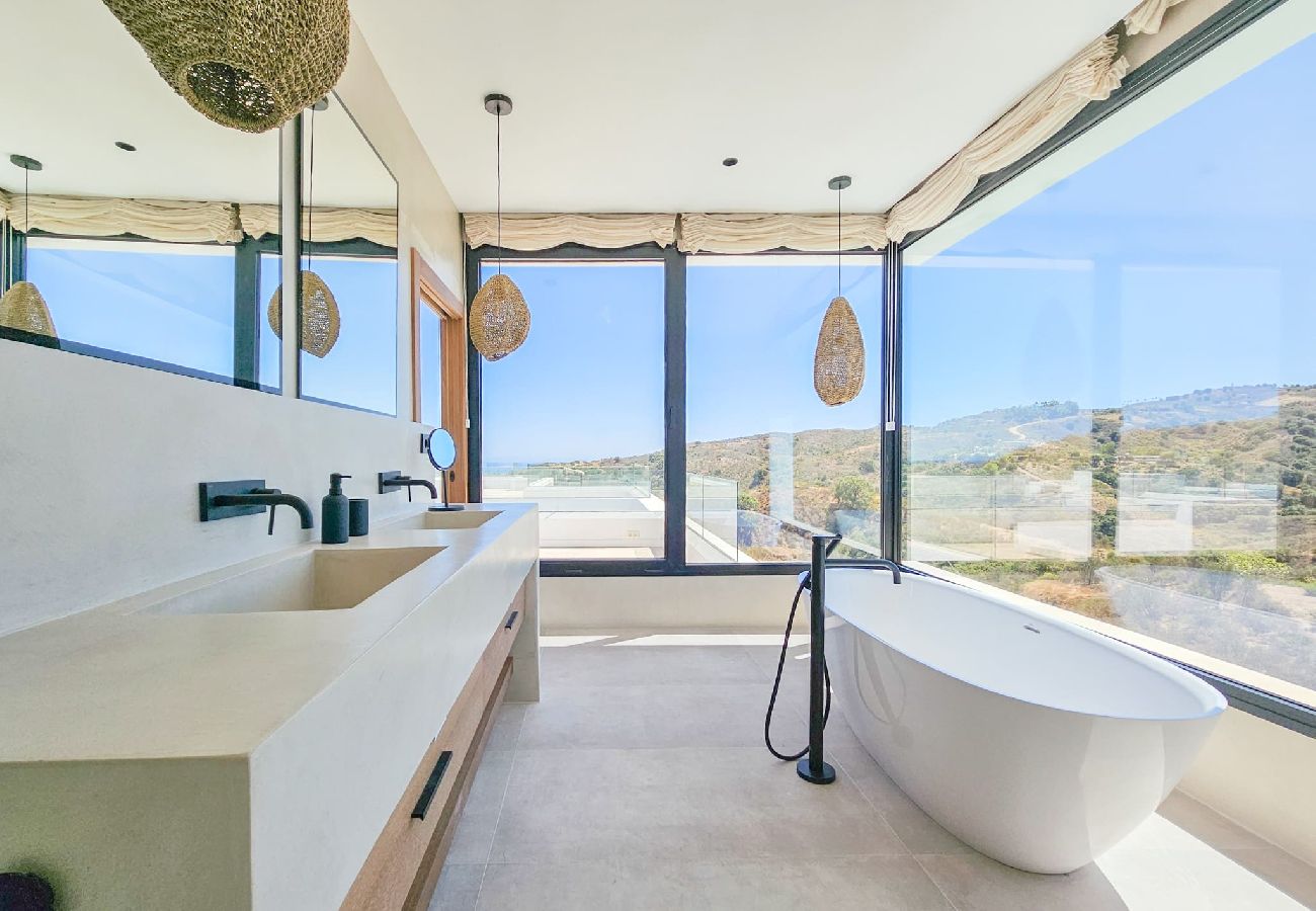 Villa en La Cala de Mijas - Villa elegante con piscina privada y gimnasio al aire libre