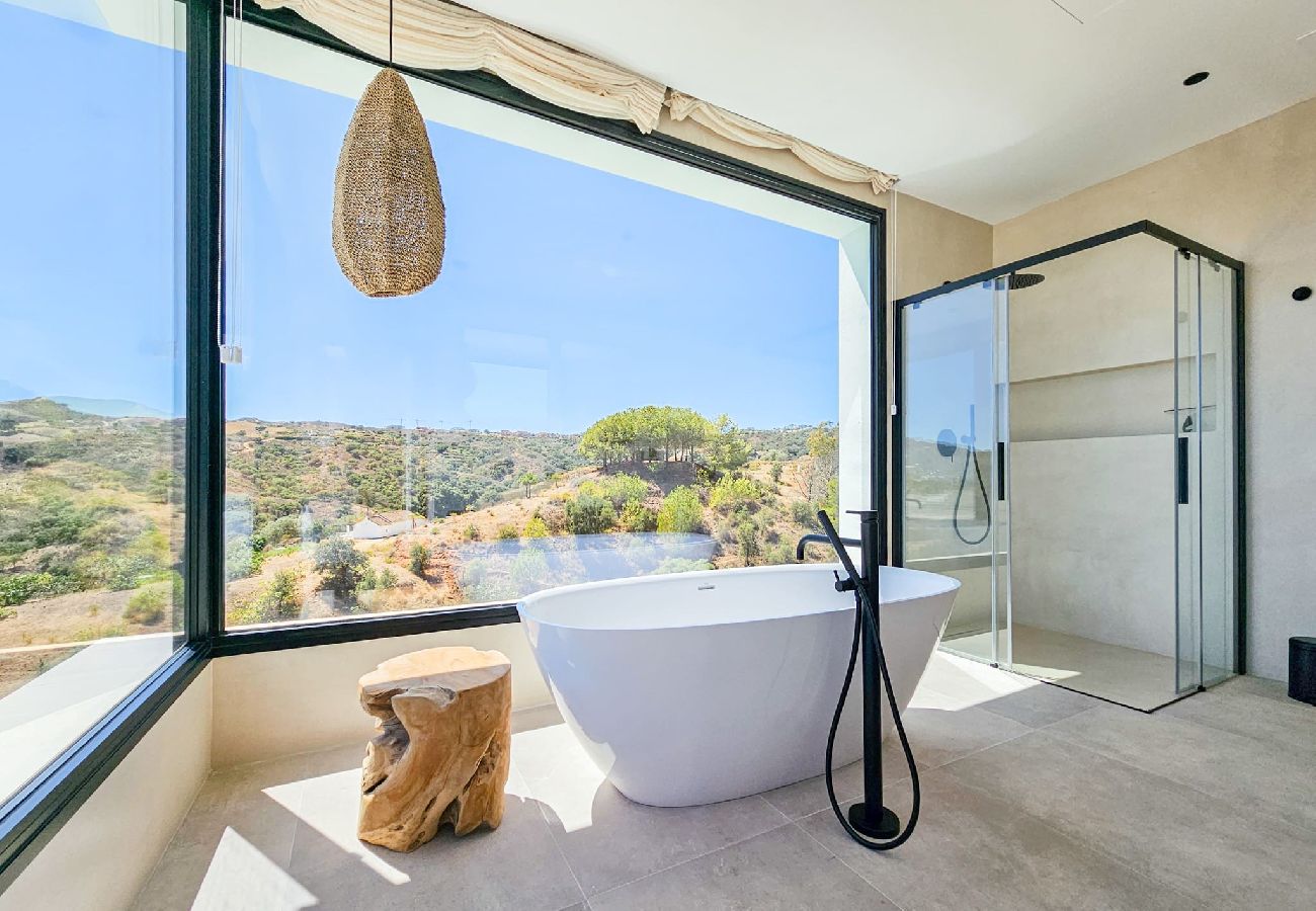 Villa en La Cala de Mijas - Villa elegante con piscina privada y gimnasio al aire libre