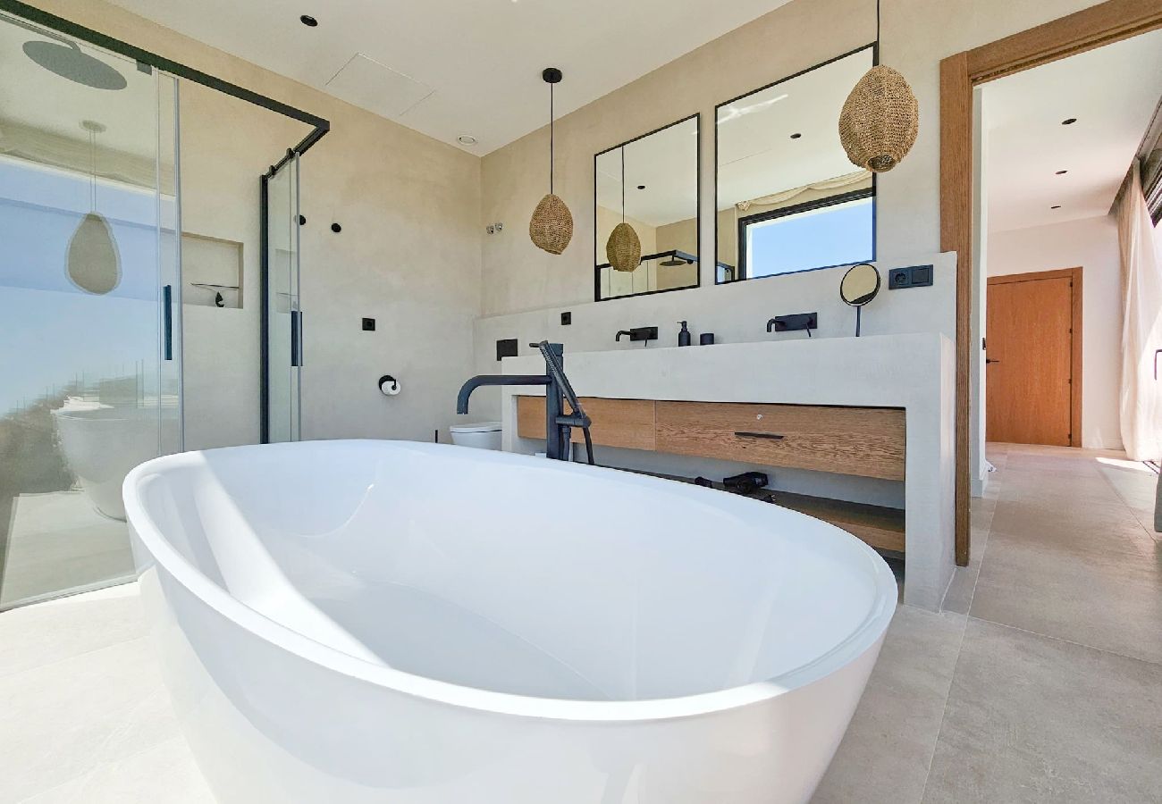 Villa en La Cala de Mijas - Villa elegante con piscina privada y gimnasio al aire libre