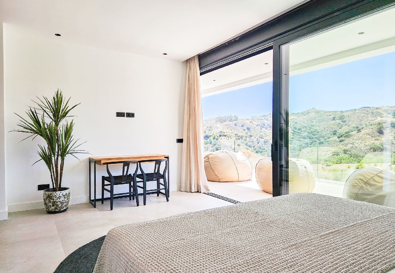 Villa en La Cala de Mijas - Villa elegante con piscina privada y gimnasio al aire libre